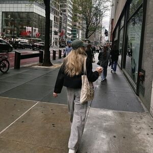 Meet your Posher, Emily